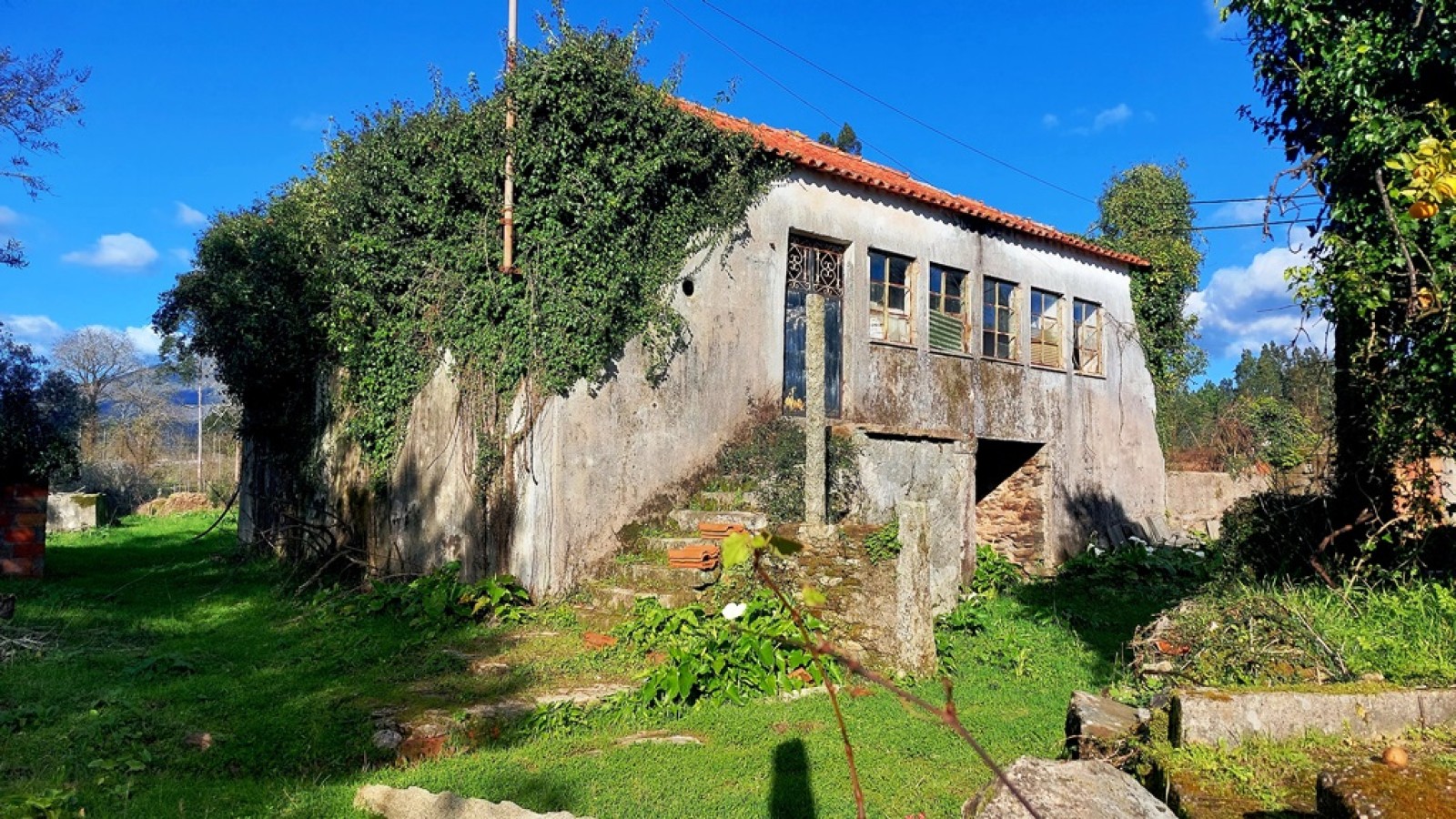 Moradia para recuperar situada em Perre - Viana do Castelo