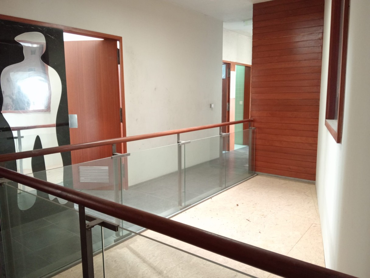 hall-3jpeg