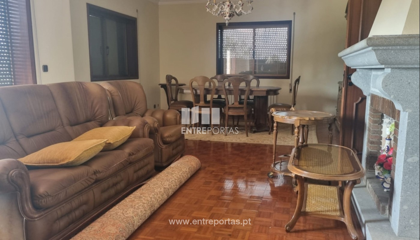 House in Lanhelas - view 1