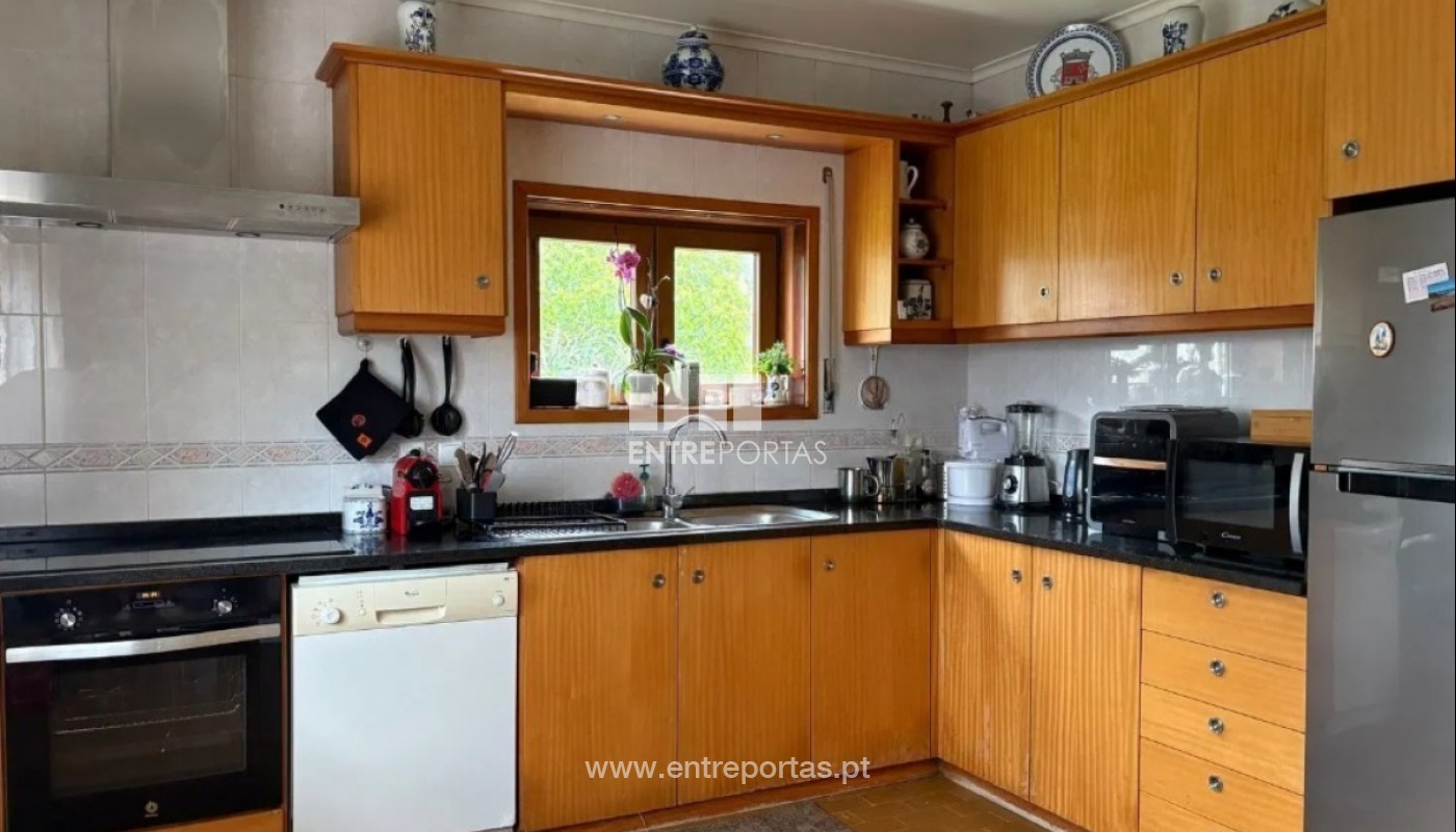 House in Areosa - Image 5