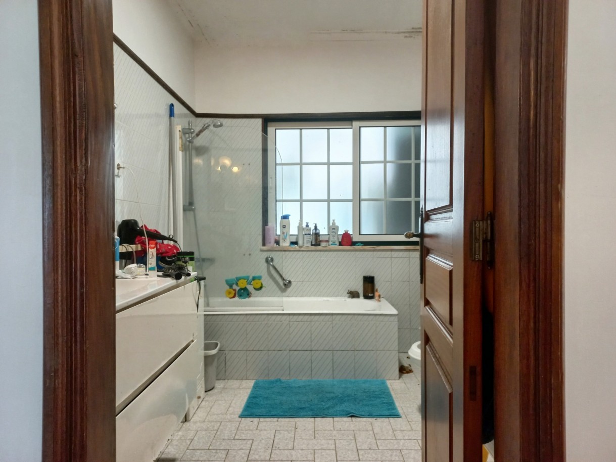 whatsapp-image-2025-10-24-at-183237-4jpeg