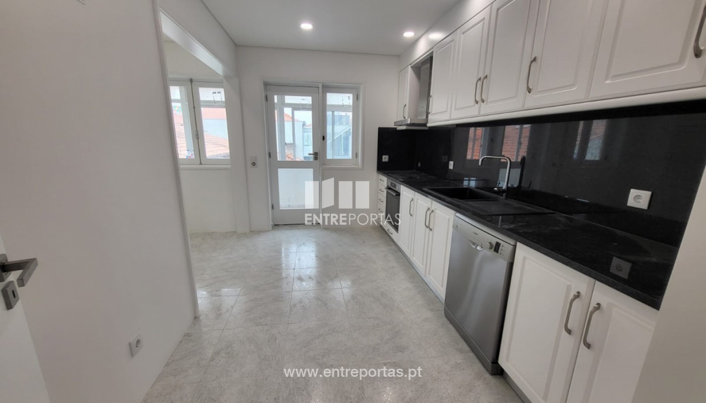 House in Meadela - Image 3