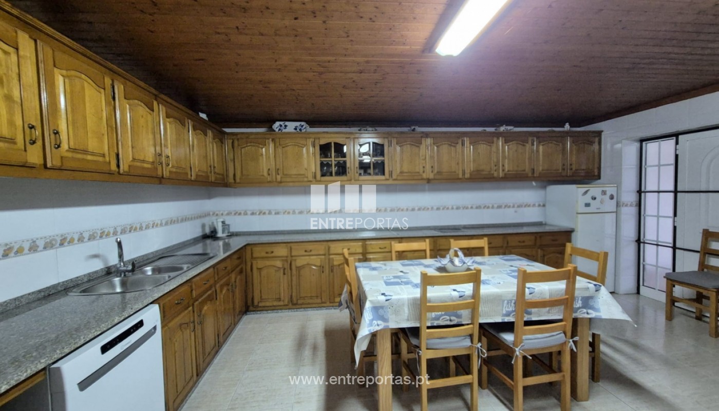 House in Deao - Image 4