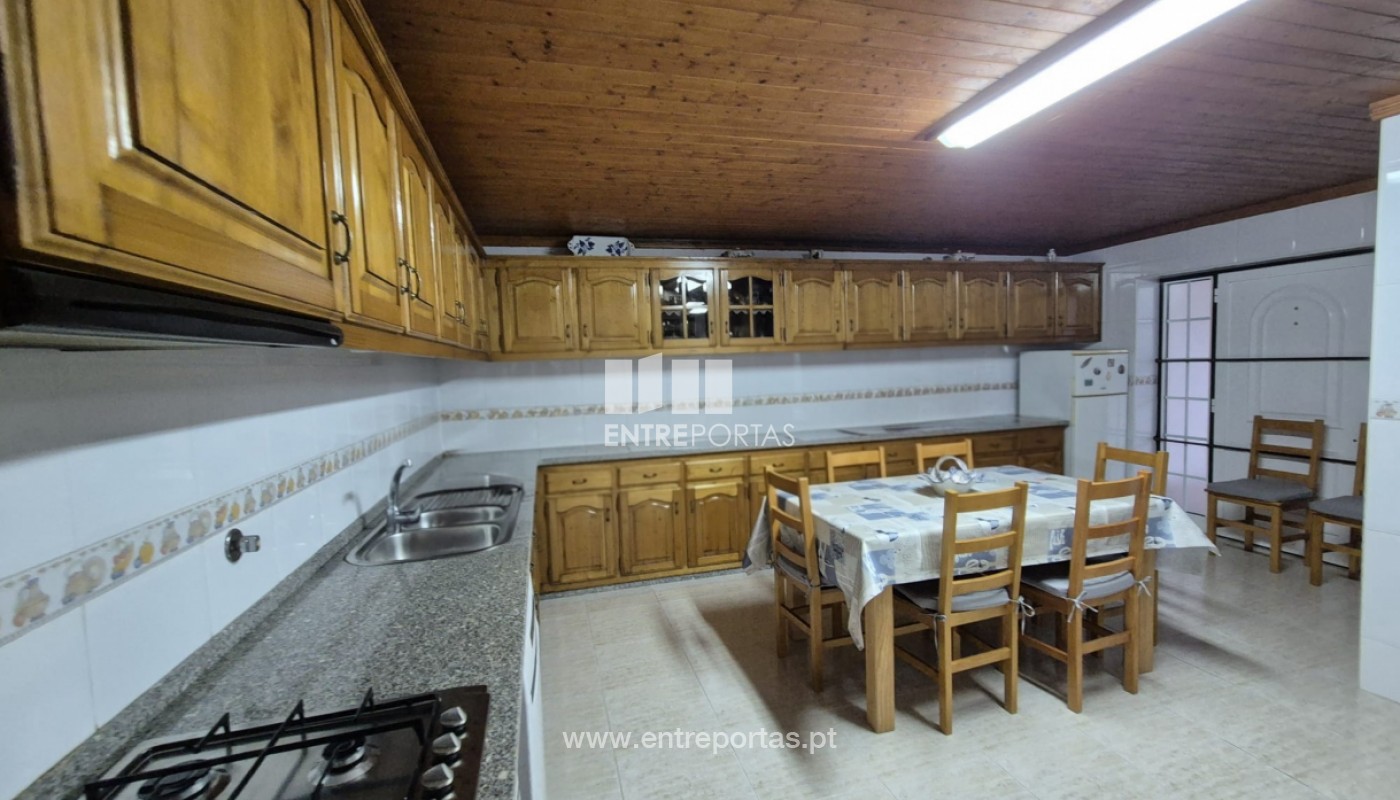 House in Deao - Image 5