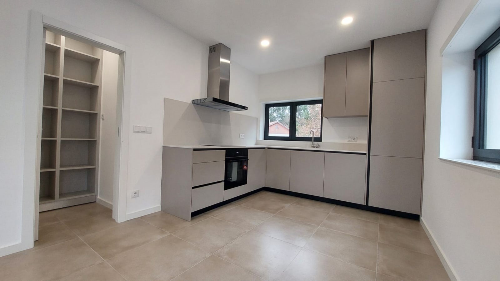 07b181ae-b36f-46ed-a646-5d36f472f5b9jpeg