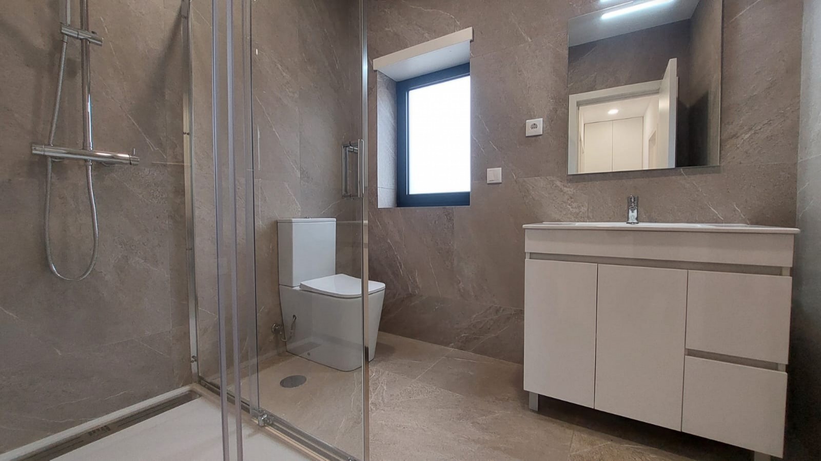 190ce71e-fc7c-4289-aa4f-100615f80946jpeg