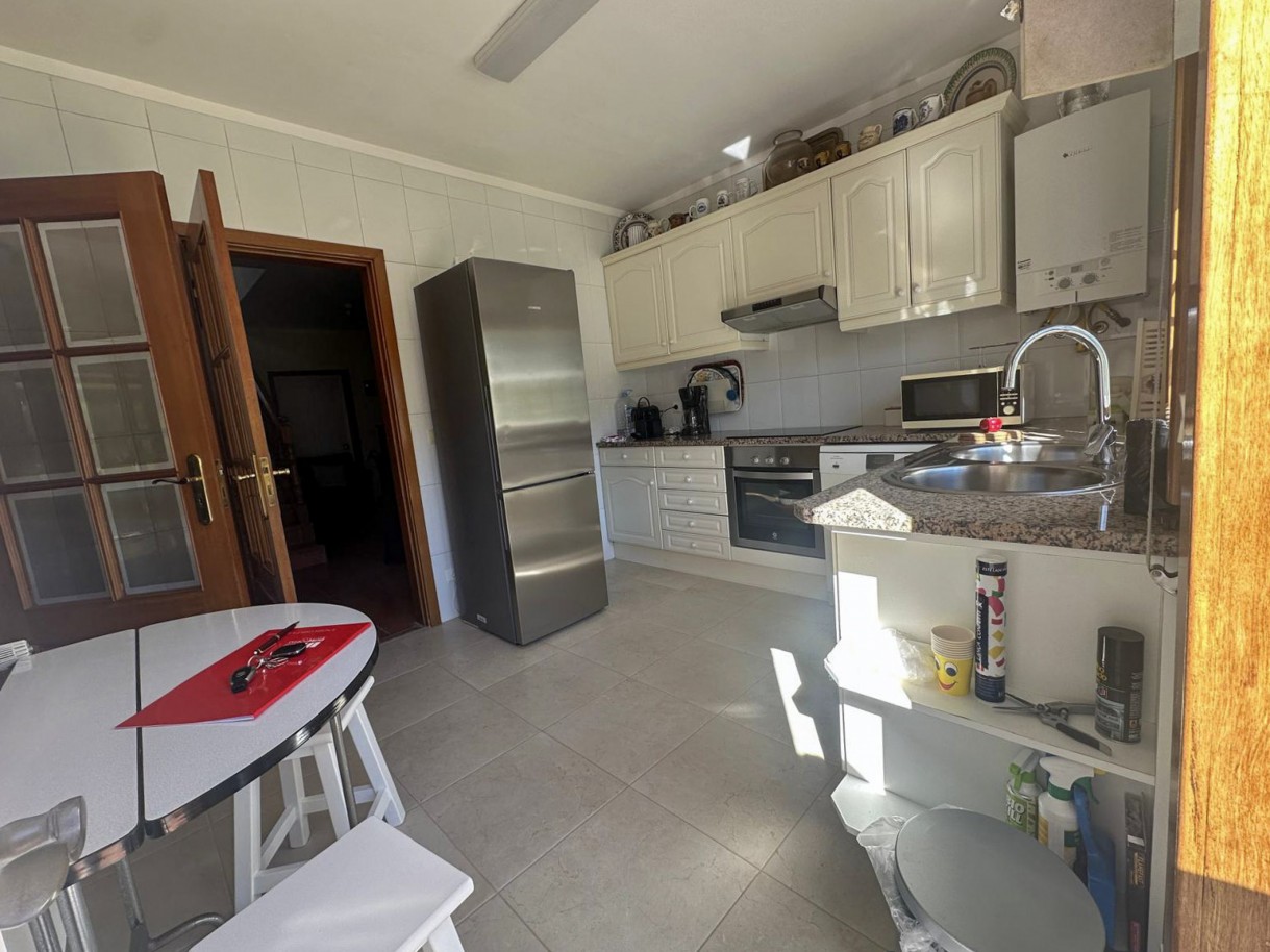 1-ff463eaa-b82a-4cbb-a95d-a20d2e19e225jpg