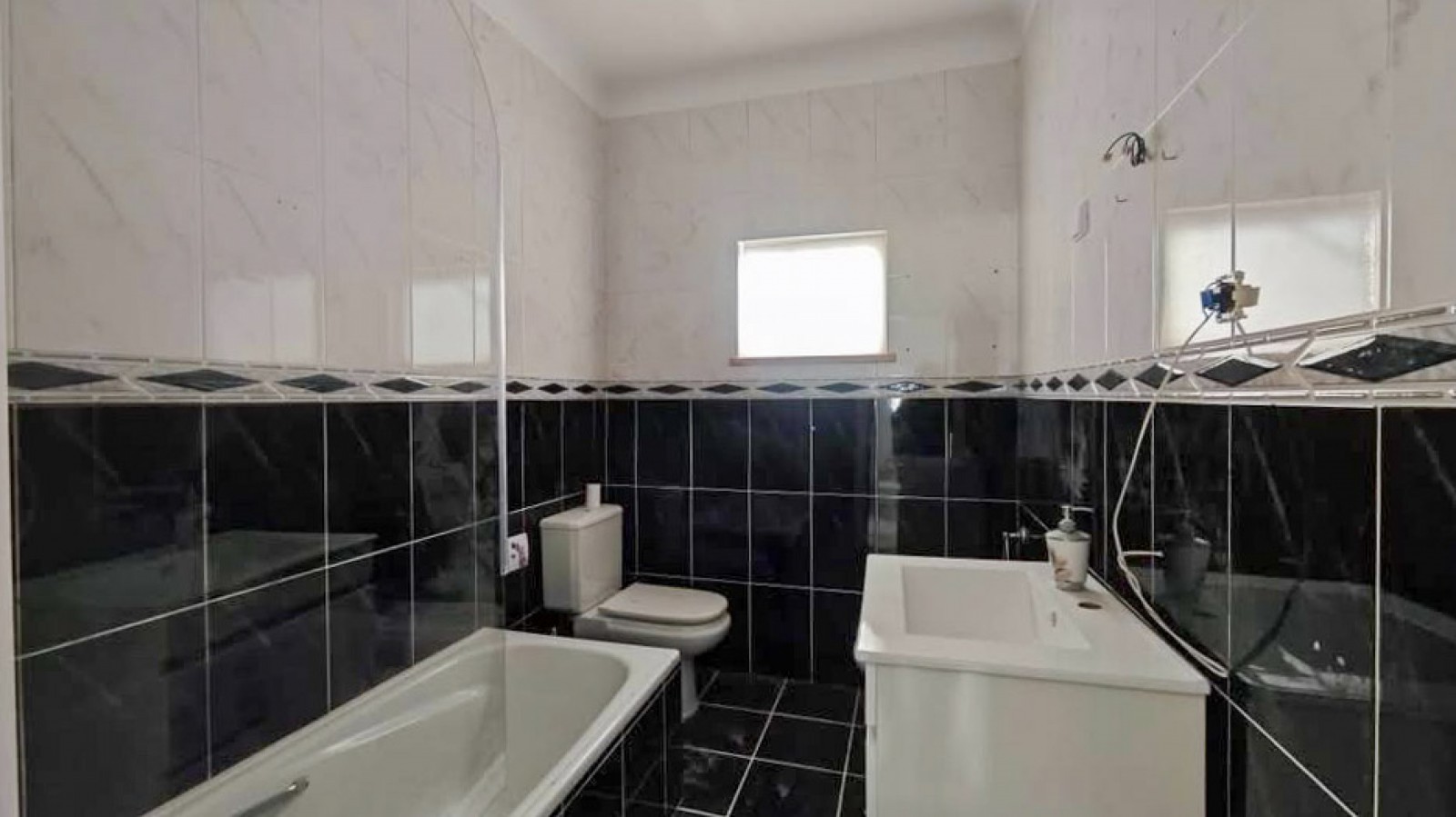 13-0b0dcfb4-1c38-4e2a-9933-87f1c8aff2b7jpg