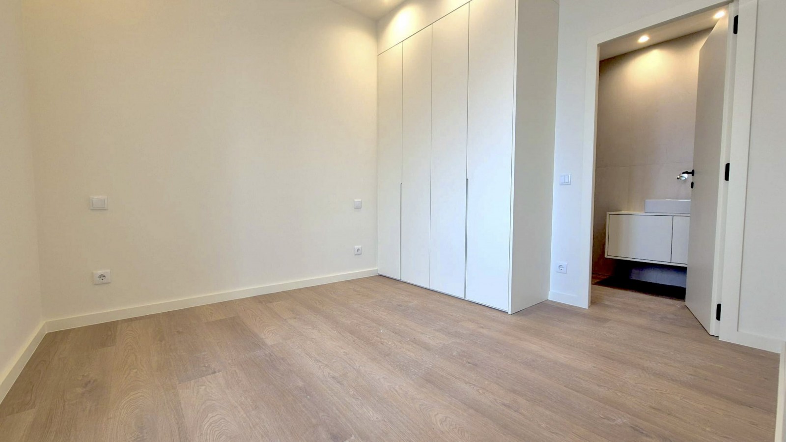 4-whatsapp-image-2026-02-20-at-14jpg