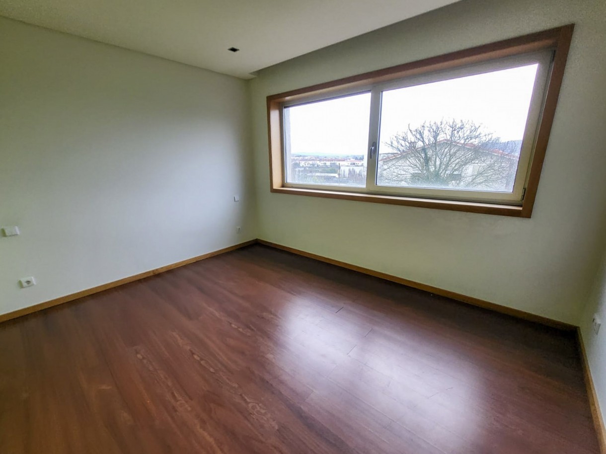 10-whatsapp-image-2026-03-04-at-16jpg