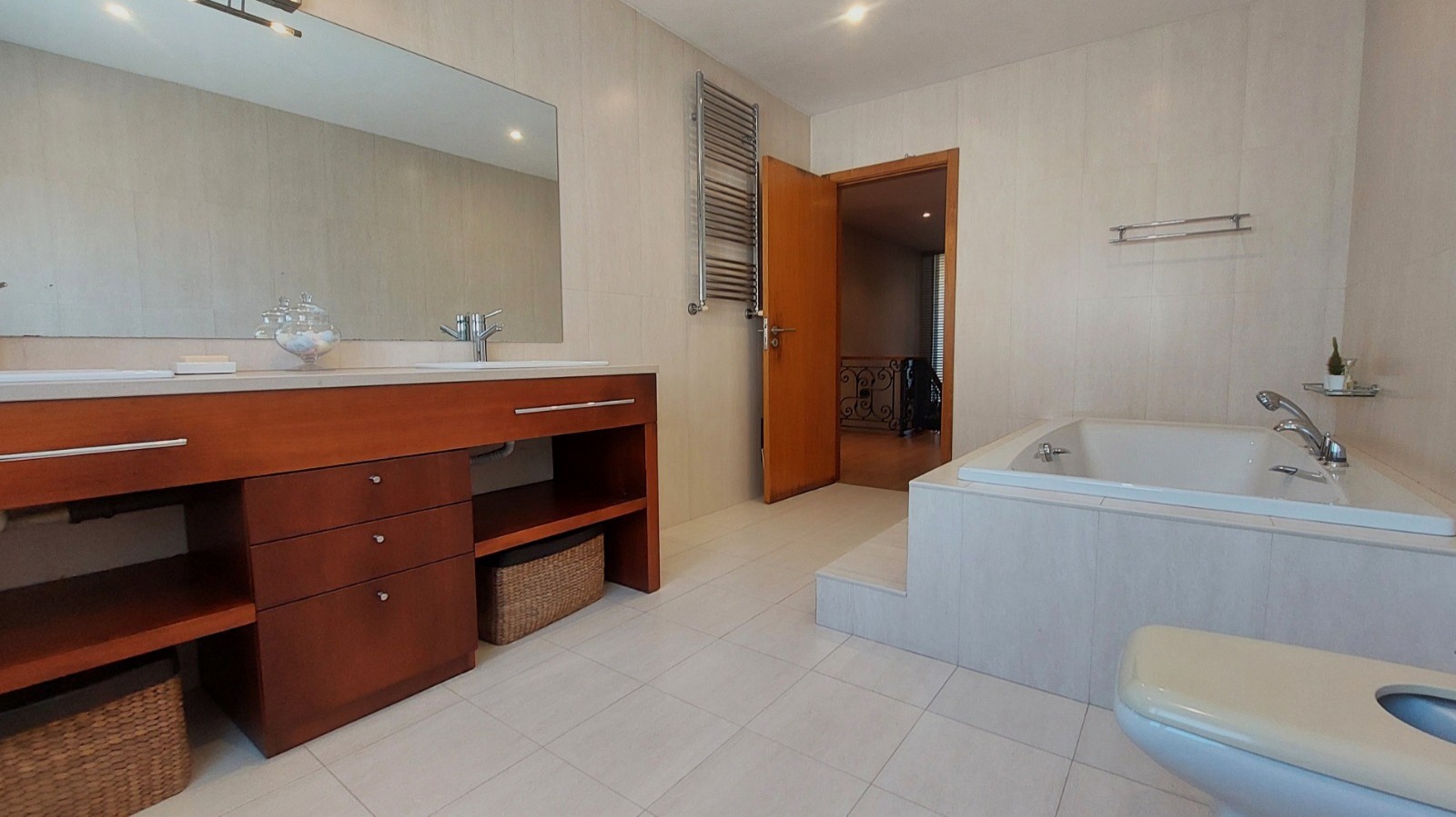 44b86e81-25c4-49d1-ae93-95cd1d995243jpeg