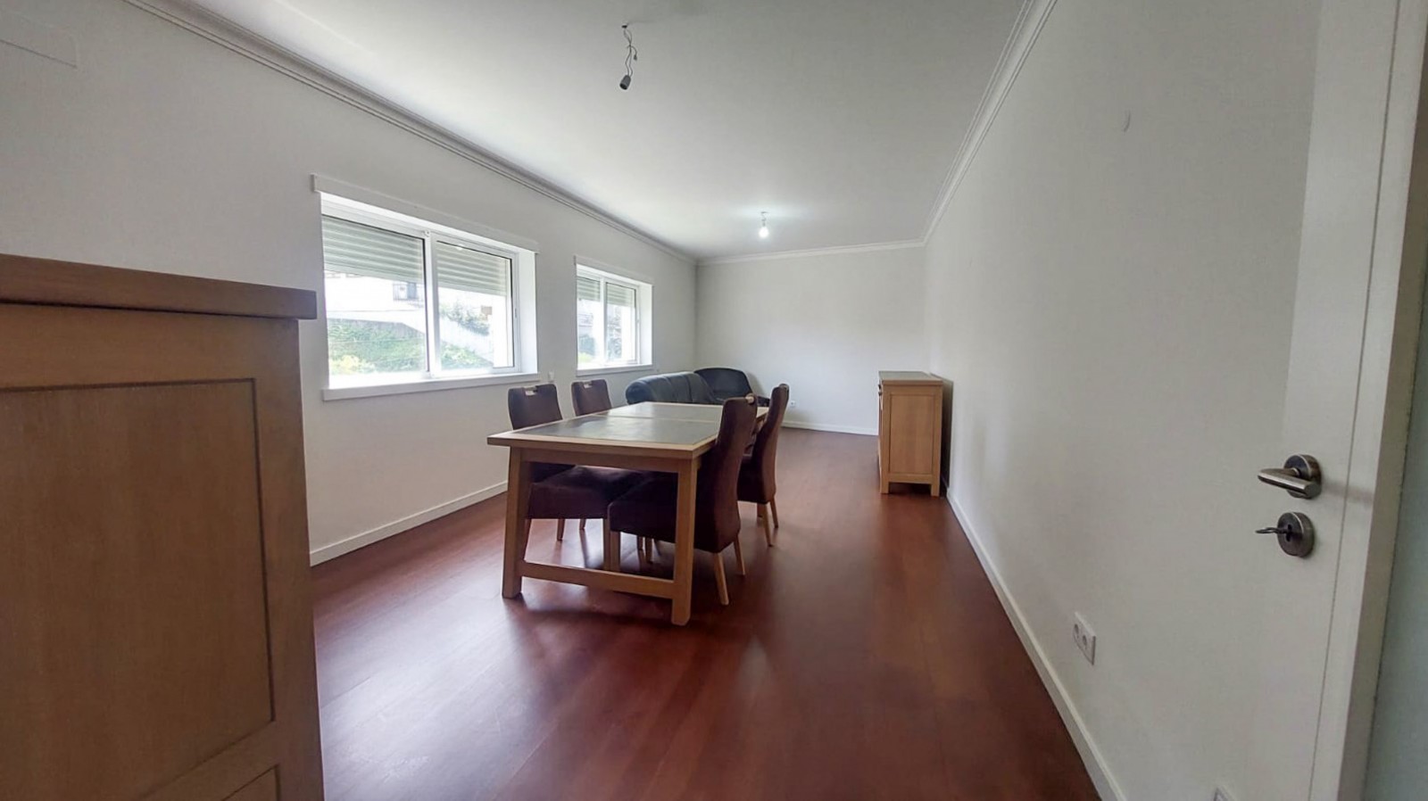 2-db79aa0d-697d-4032-824c-bc3bbae42d1ajpg